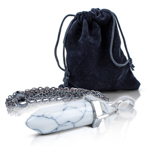 Anhänger mit weißem Türkis im Beutel + Kette