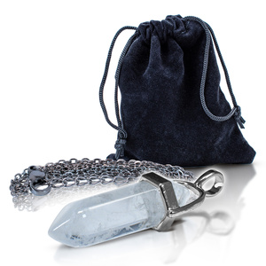 Bergkristall-Anhänger im Beutel + Kette