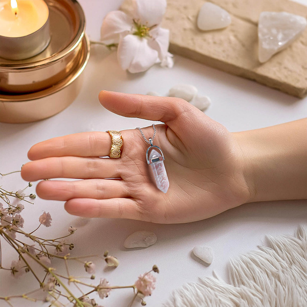 Bergkristall-Anhänger im Beutel + Kette